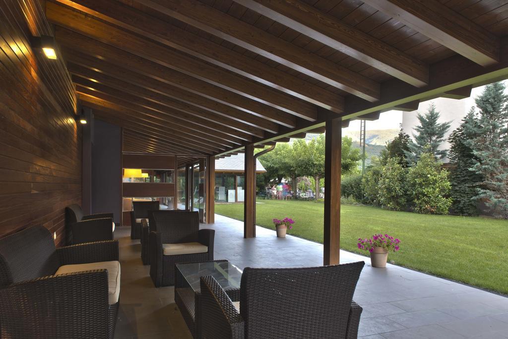 Hotel Restaurant Pessets & Spa Sort Exterior photo